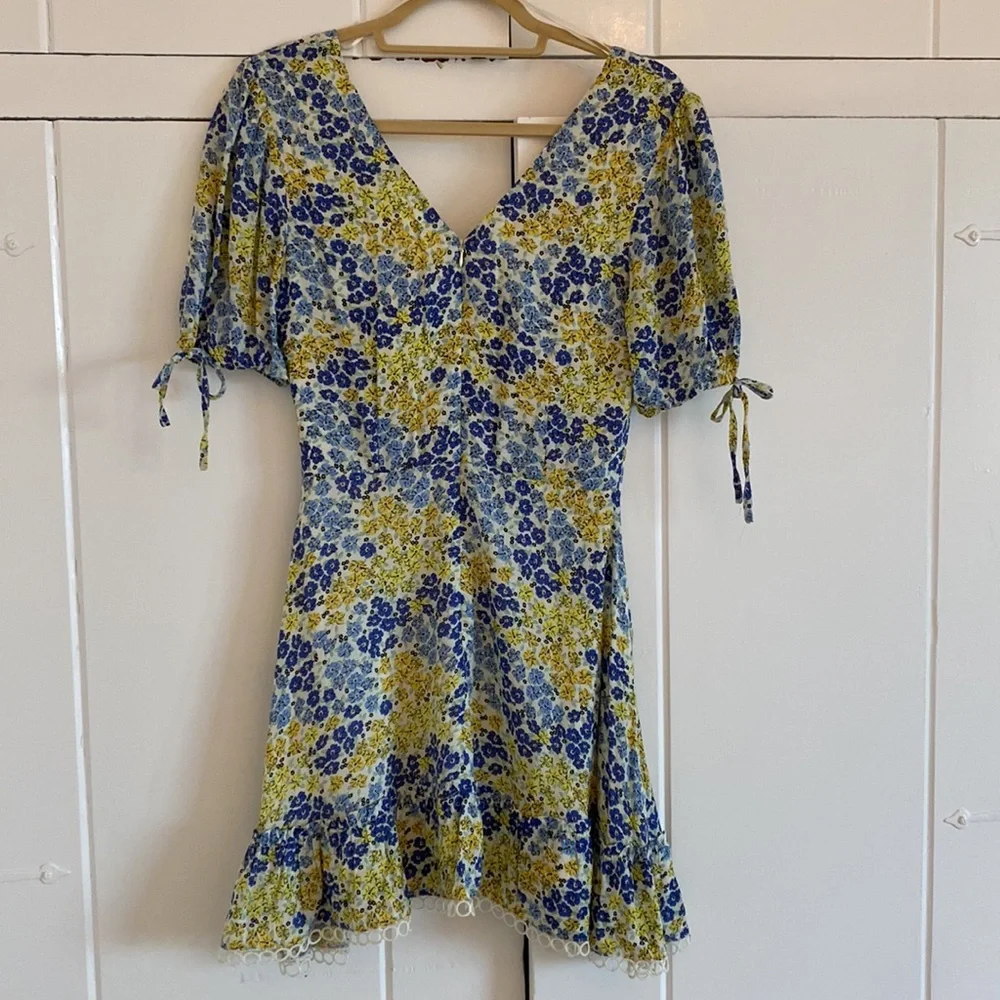 Lost + Wander | Size XS | Mini dress with lace hem detail - Picture 4 of 4